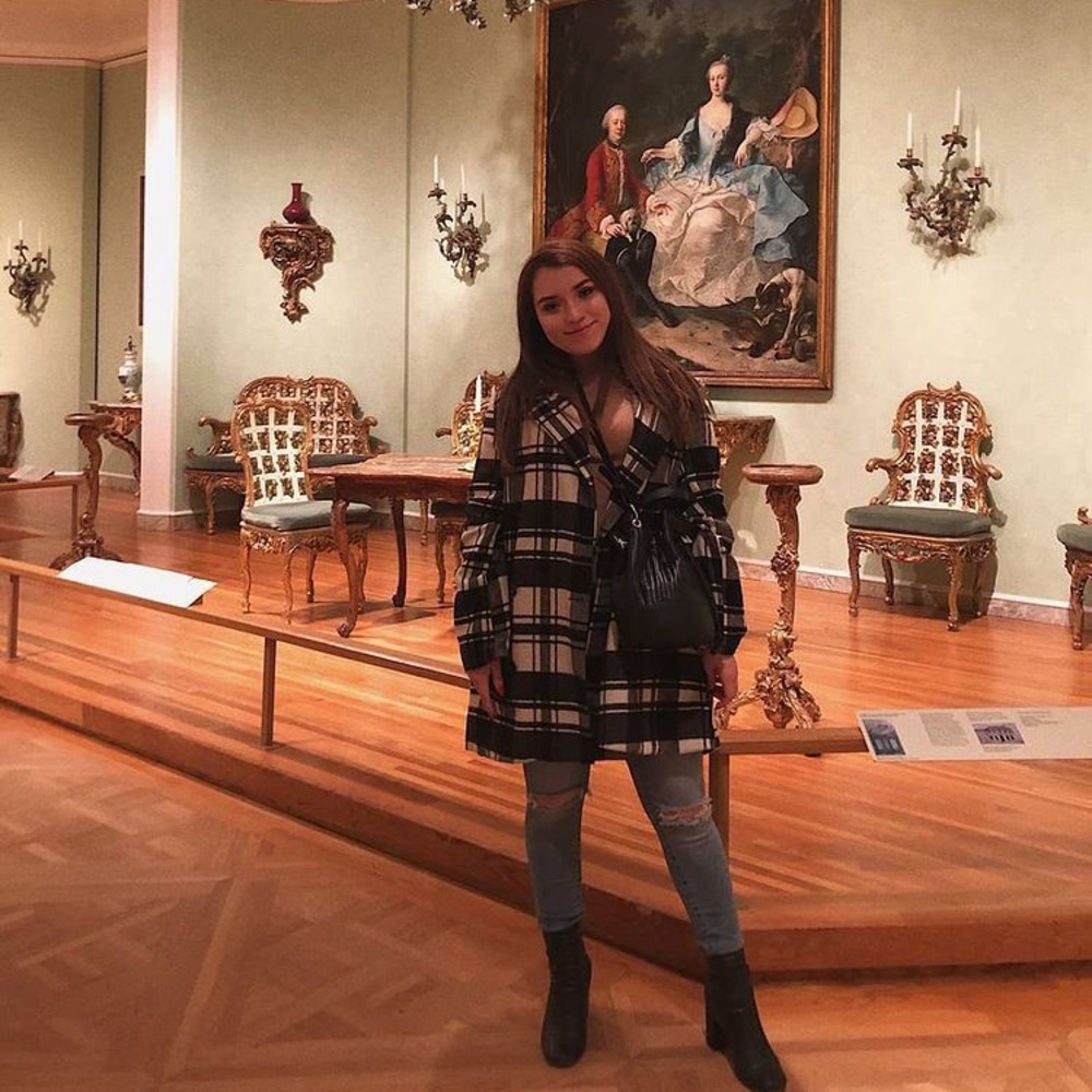 Meet your Posher, Leslie